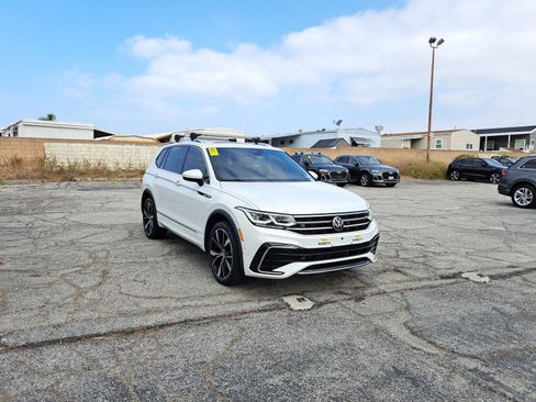Used 2023 Volkswagen Tiguan SEL R-Line AWD/4WD image 3