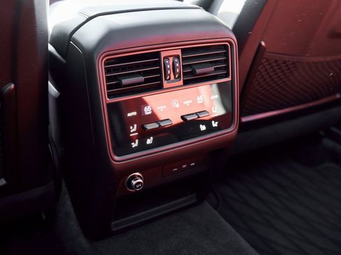 Used 2024 Porsche Cayenne Coupe image 46