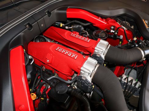 Used 2019 Ferrari Portofino RWD image 60