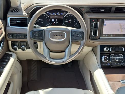 Used 2021 GMC Yukon Denali w/ Denali Premium Package AWD/4WD image 13