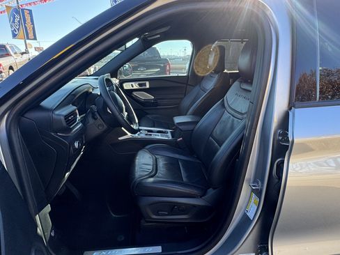 Certified 2022 Ford Explorer Platinum w/ Equipment Group 601A image 17