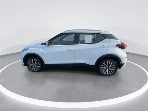 Used 2023 Nissan Kicks SV image 5