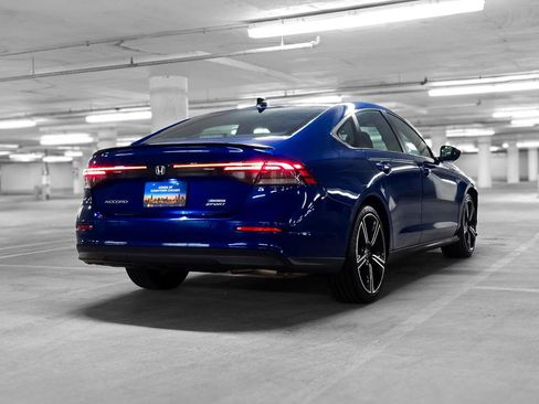 Used 2024 Honda Accord Sport image 6