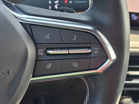 Used 2025 Chevrolet Traverse LT w/ Driver Confidence Package FWD image 23