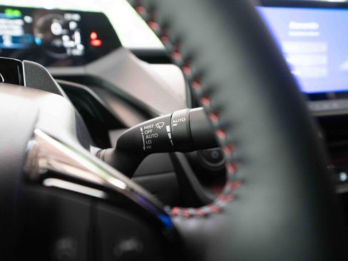 Certified 2026 Toyota Prius Plug-In Hybrid FWD image 15