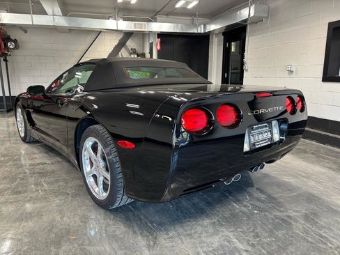 Used 2004 Chevrolet Corvette Convertible w/ Preferred Equipment Group RWD image 8
