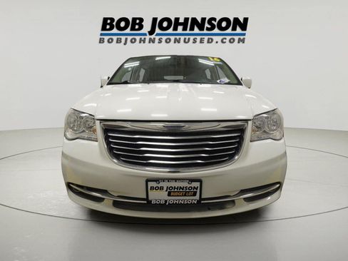 Used 2016 Chrysler Town & Country Touring FWD image 2