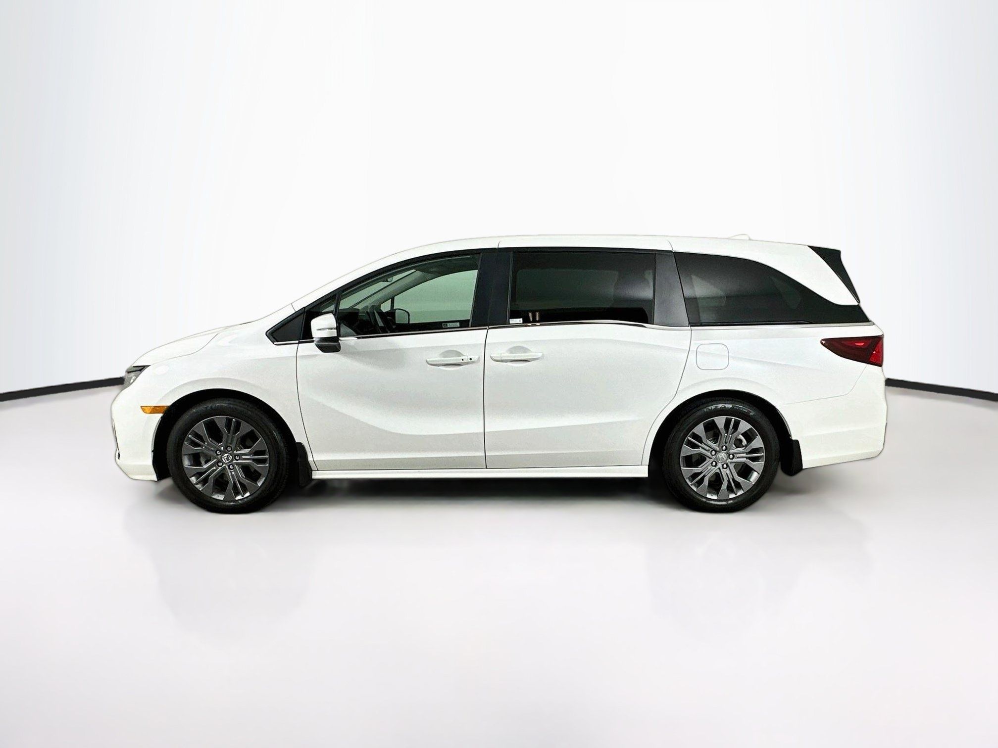 Used 2025 Honda Odyssey Touring image 4