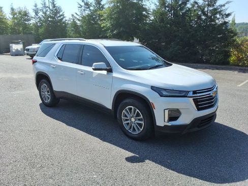 Certified 2023 Chevrolet Traverse LT FWD image 3