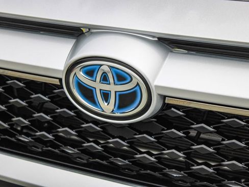Used 2022 Toyota RAV4 XSE w/ Weather Package AWD/4WD image 5