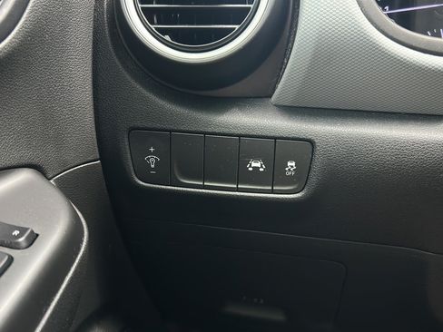 Used 2019 Hyundai Kona SE FWD image 30