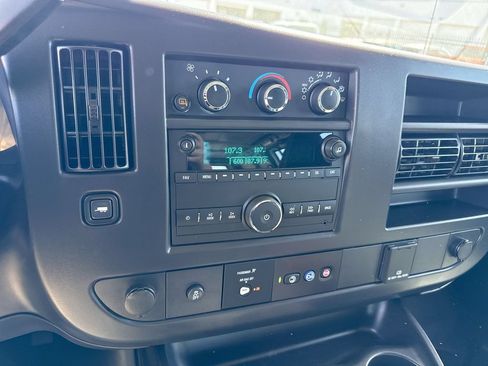 Used 2025 GMC Savana 2500 RWD image 33