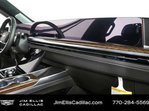 Certified 2026 Cadillac Escalade ESV Platinum Sport AWD/4WD image 25