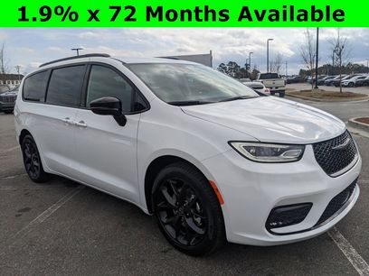 New 2026 Chrysler Pacifica Select