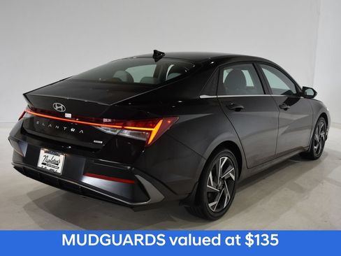 Used 2025 Hyundai Elantra Limited FWD image 5
