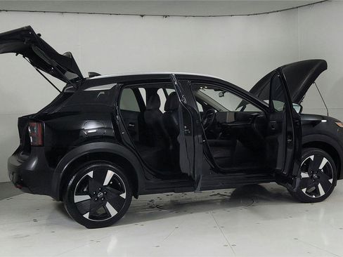 Certified 2025 Nissan Kicks SR FWD image 12