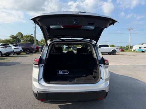 Used 2025 Nissan Rogue SV FWD image 33
