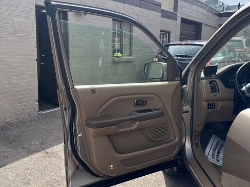 Used 2004 Honda Pilot EX image 10