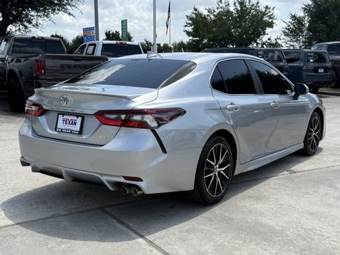 Used 2023 Toyota Camry SE FWD image 5