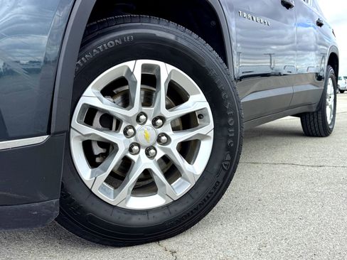 Used 2020 Chevrolet Traverse LT image 2