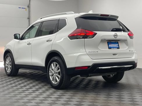 Used 2017 Nissan Rogue SV AWD/4WD image 10