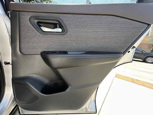 Used 2021 Nissan Rogue SV FWD image 34