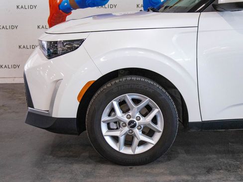 Used 2025 Kia Soul LX w/ LX Technology Package FWD image 15