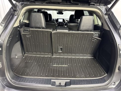 Used 2023 Toyota Highlander XLE FWD image 39
