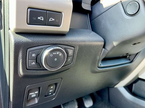 Used 2019 Ford F150 Lariat w/ Equipment Group 502A Luxury AWD/4WD image 16
