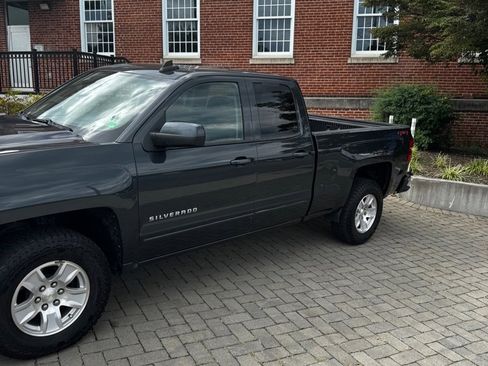 Used 2019 Chevrolet Silverado 1500 LT image 2