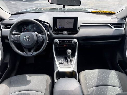 Used 2025 Toyota RAV4 XLE AWD/4WD image 11