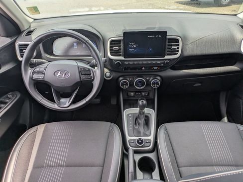 Used 2024 Hyundai Venue Limited FWD image 15
