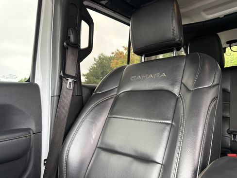 Used 2020 Jeep Wrangler Unlimited Sahara AWD/4WD image 22