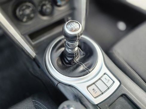 Used 2017 Toyota 86 image 25