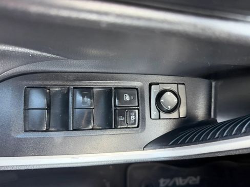 Used 2021 Toyota RAV4 LE AWD/4WD image 23