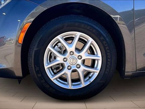 Used 2020 Chrysler Pacifica Touring-L image 9