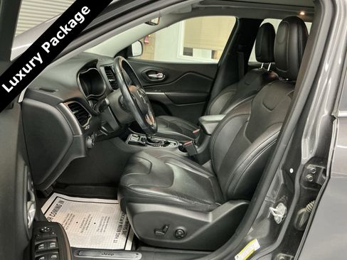 Used 2019 Jeep Cherokee Limited w/ Luxury Group image 8