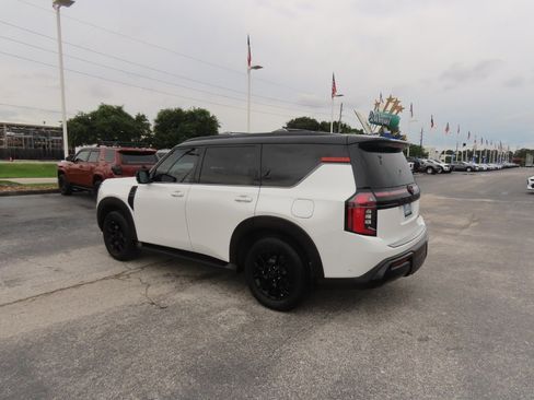 Used 2025 Nissan Armada PRO-4X w/ Pro-4X Premium Package AWD/4WD image 17