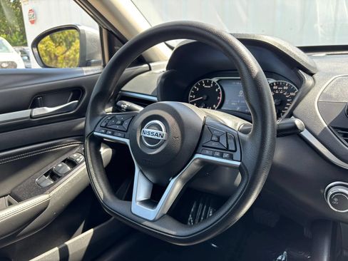 Used 2021 Nissan Altima 2.5 SV AWD/4WD image 12