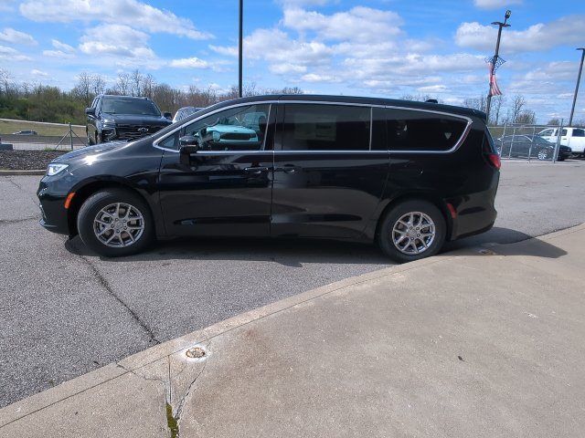 New 2026 Chrysler Pacifica Select FWD image 26