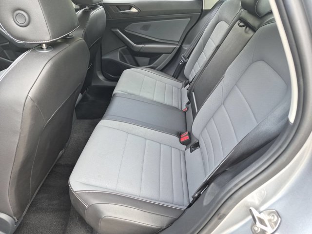Used 2025 Volkswagen Jetta SE FWD image 27