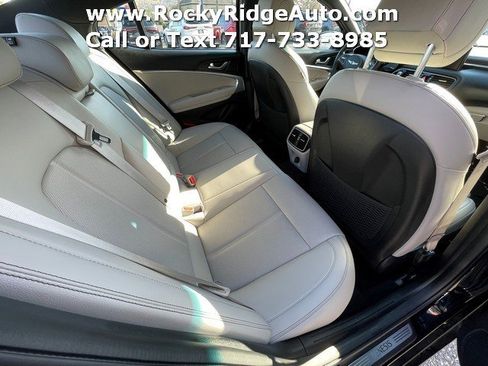 Used 2023 Genesis G70 2.0T image 12