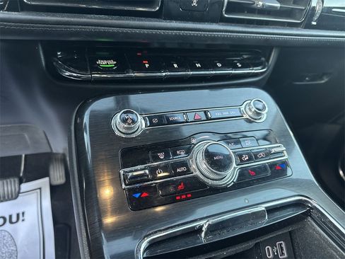 Used 2021 Lincoln Nautilus AWD image 20