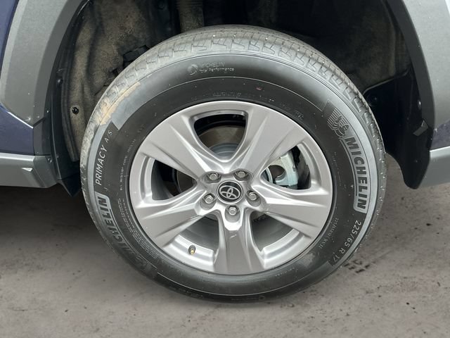 Used 2025 Toyota RAV4 XLE AWD/4WD image 9