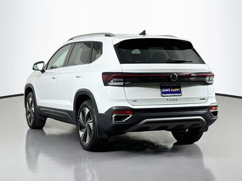 Certified 2025 Volkswagen Taos SE AWD/4WD image 5