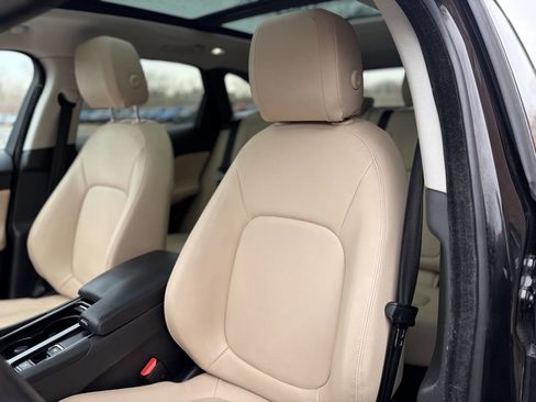 Used 2018 Jaguar F-PACE Premium AWD/4WD image 13
