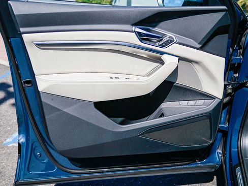 Used 2023 Audi e-tron Premium w/ Convenience Plus Package image 22