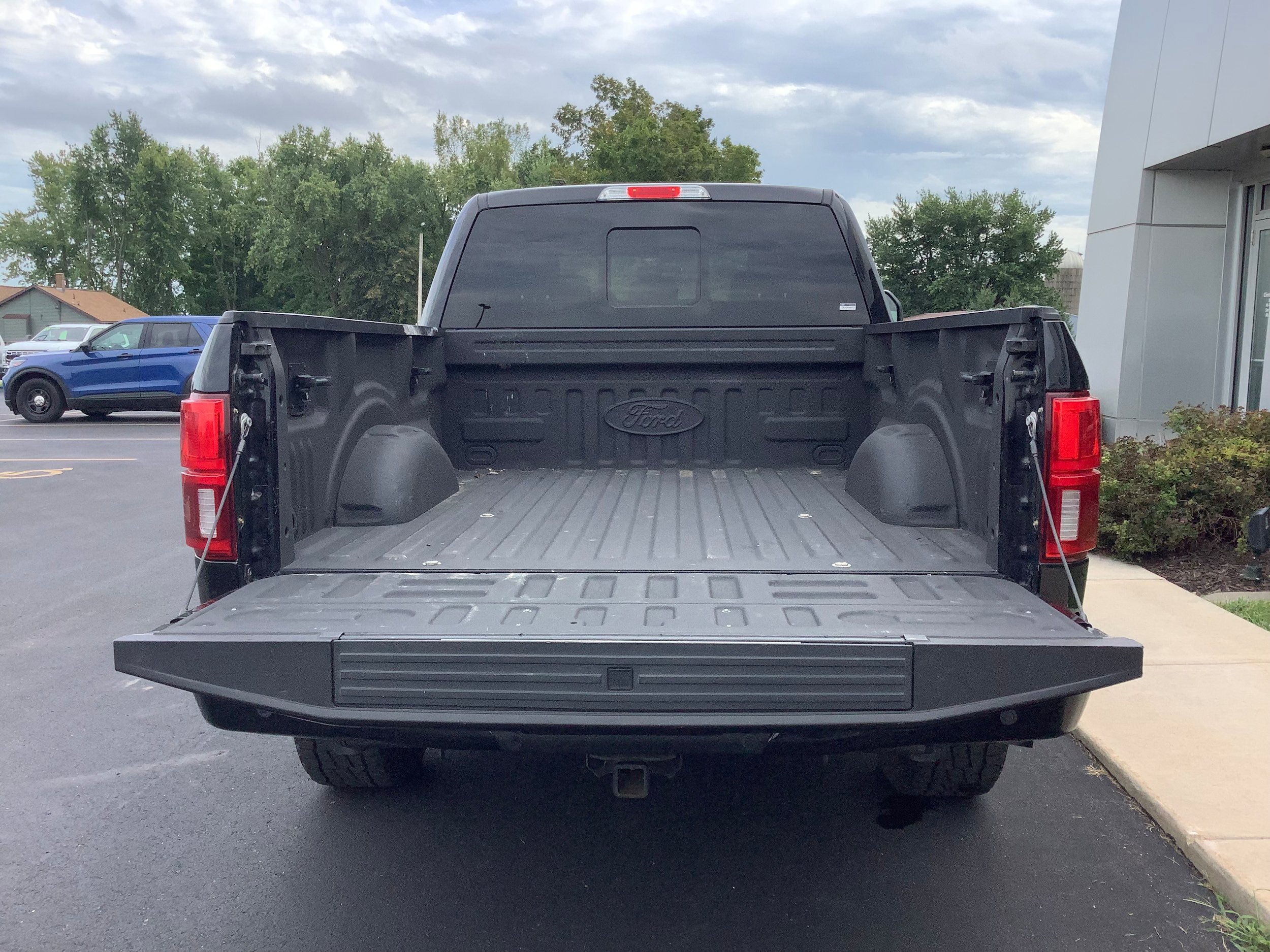 Used 2019 Ford F150 Lariat w/ Equipment Group 502A Luxury AWD/4WD image 6