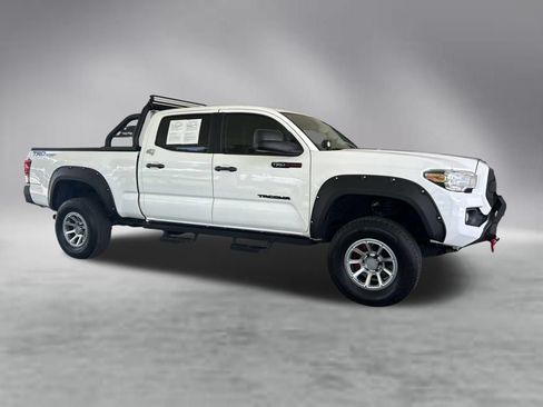 Used 2020 Toyota Tacoma SR5 RWD image 2