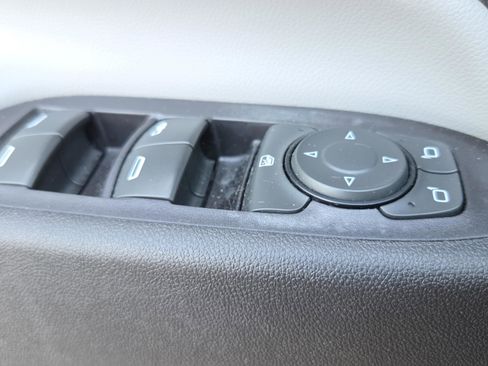 Used 2018 Chevrolet Equinox LT image 33